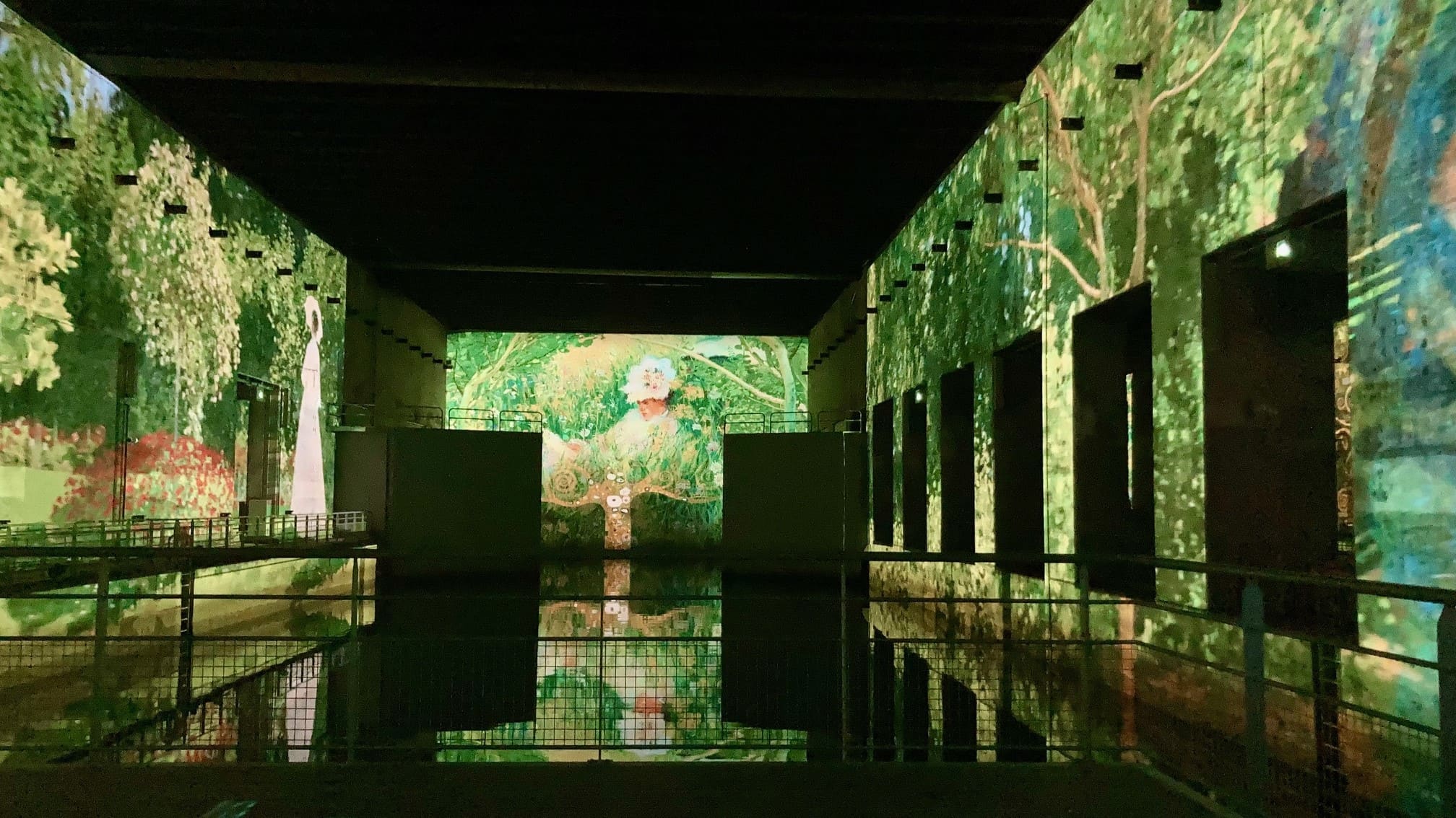 Bassin des lumiéres de Bordeaux, Monet